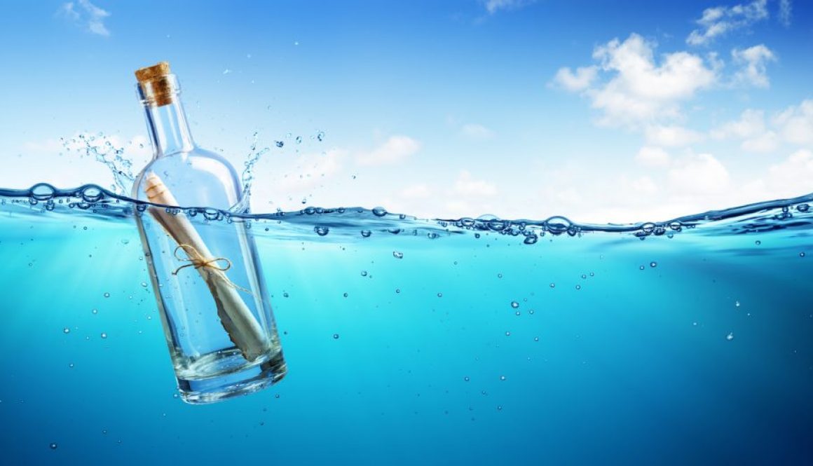 Message,In,Bottle,Floating,In,The,Ocean